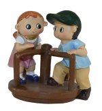 NIÑOS JUGANDO CON CARRUSEL RESINA REDONDITO 9,5CMS.