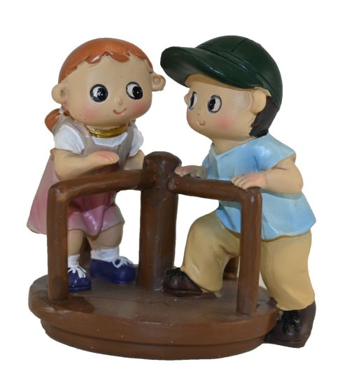 NIÑOS JUGANDO CON CARRUSEL RESINA REDONDITO 9,5CMS.