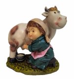 PASTORA CON VACA ORDEÑANDO RESINA MODERNA 9CMS